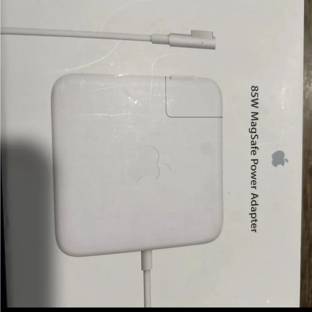Apple 85W MagSafe power adapter